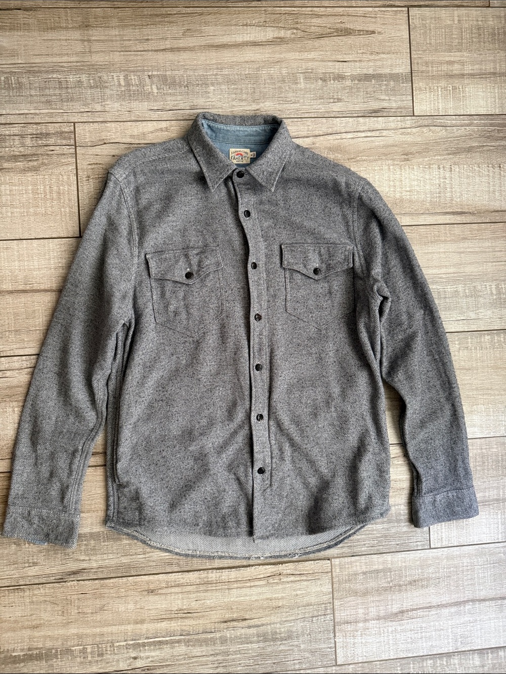 Faherty  100% Cotton Grey Flannel Shacket Medium